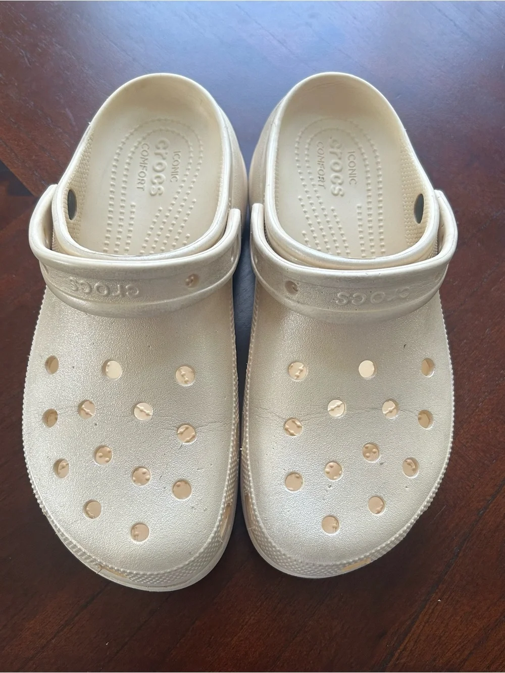 CROCS Platform Clog in Metallic Cream size 11